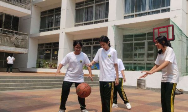 MYP 3_PE_Playing basketball (1)